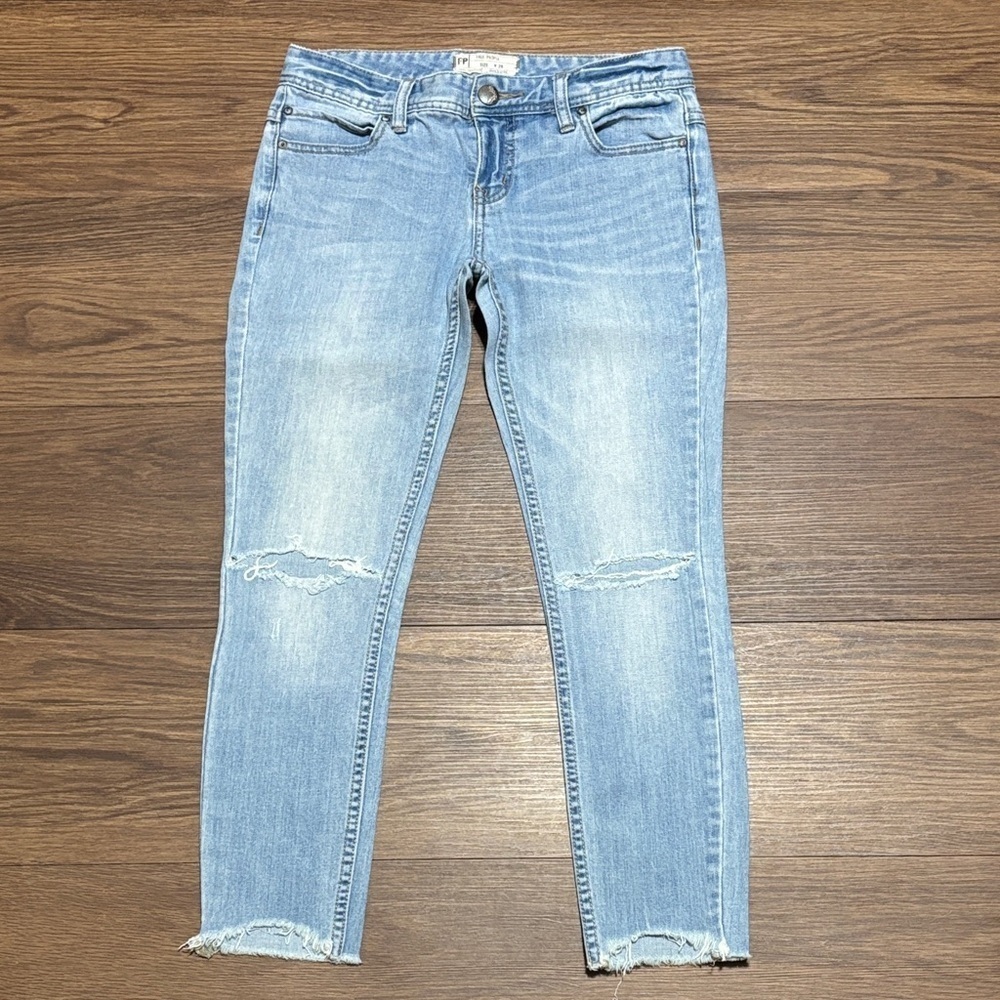 Free People Raw Hem Distressed Skinny Jeans Light Wash Size 26